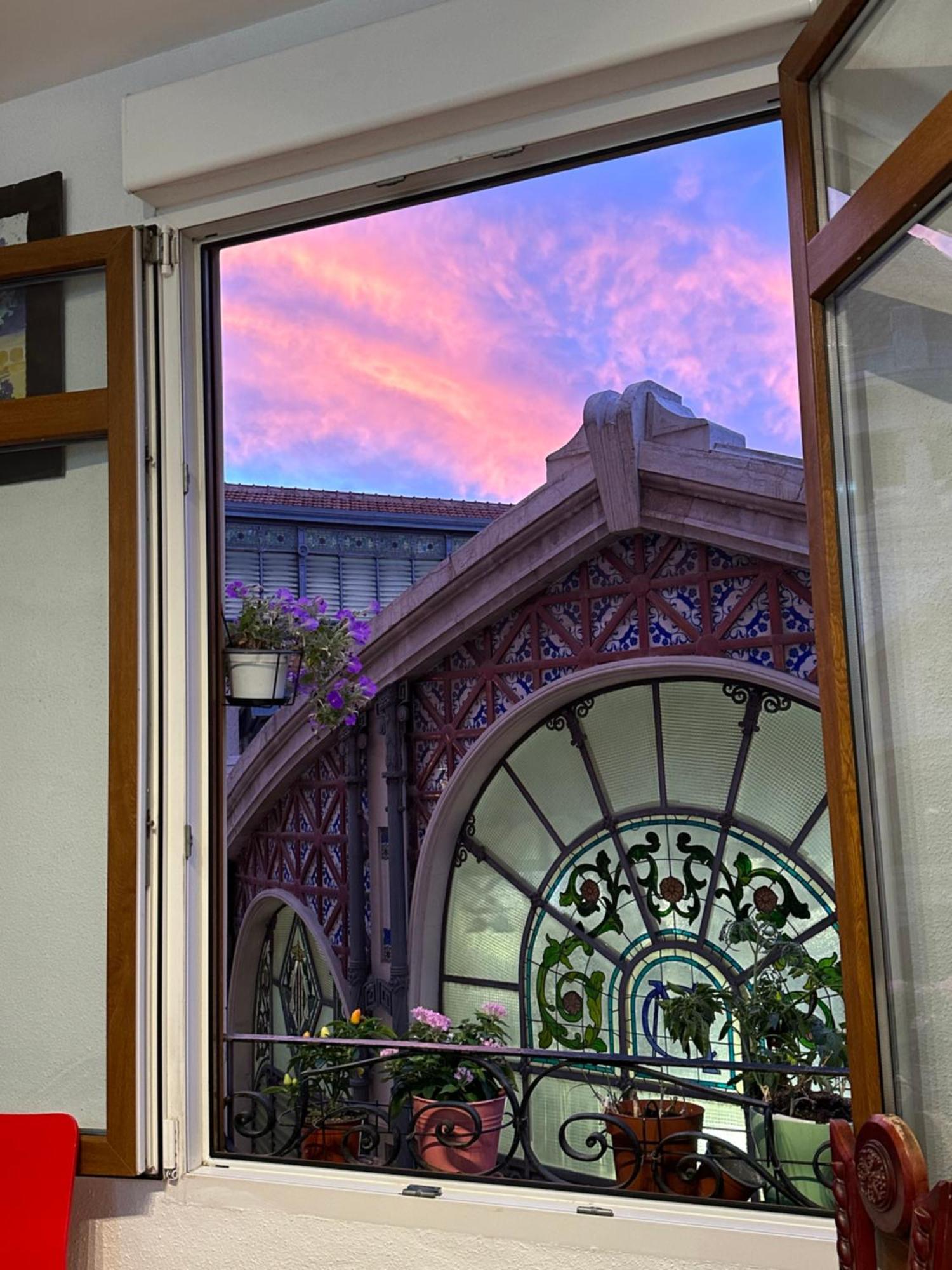 Mirador 1 Del Mercado Central - Habitacion Con Bano Privado En El Centro De La Ciudad Vella Valencia Exterior photo