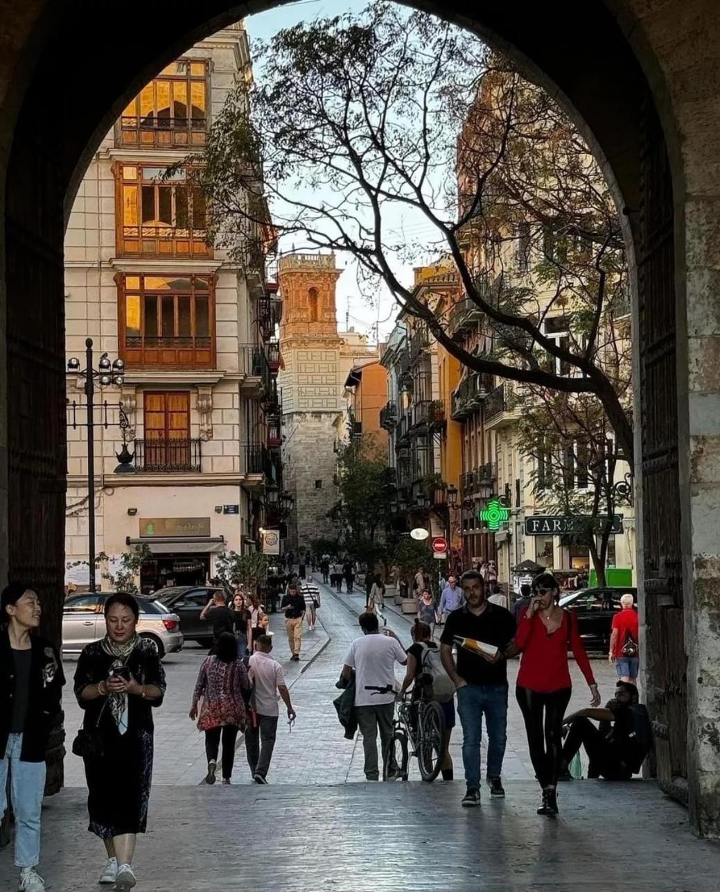 Mirador 1 Del Mercado Central - Habitacion Con Bano Privado En El Centro De La Ciudad Vella Valencia Exterior photo